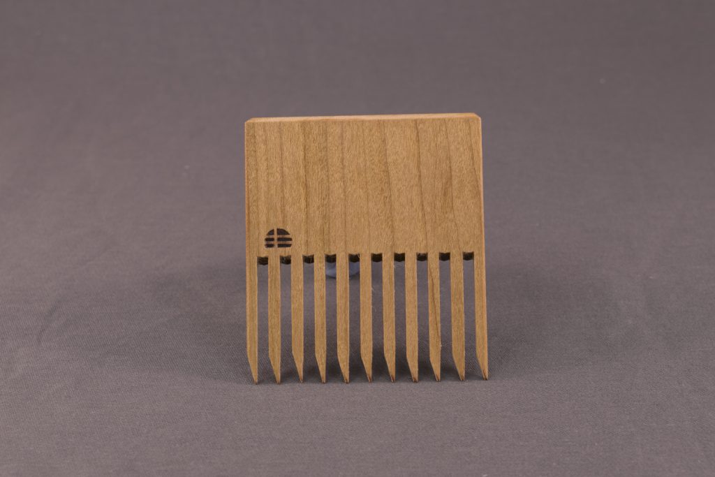 Beard comb in solid Cherry wood - Style and Panache