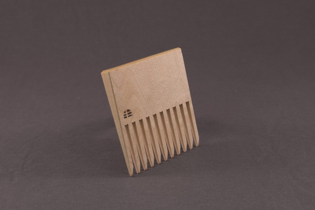 Beard comb in solid Maple wood - Style and Panache