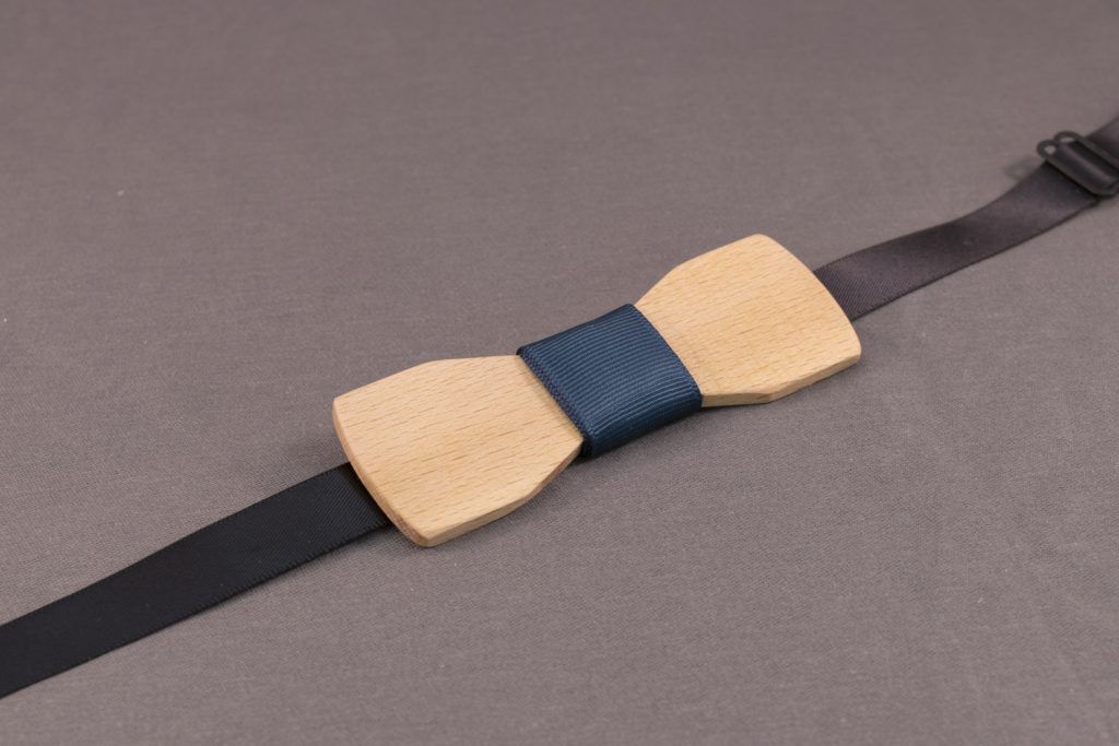 Wooden bow tie in solid Beech - Teal knot - Style and Panache - 2