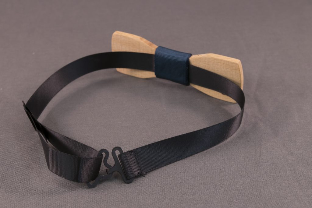 Wooden bow tie in solid Beech - Teal knot - Style and Panache - 3